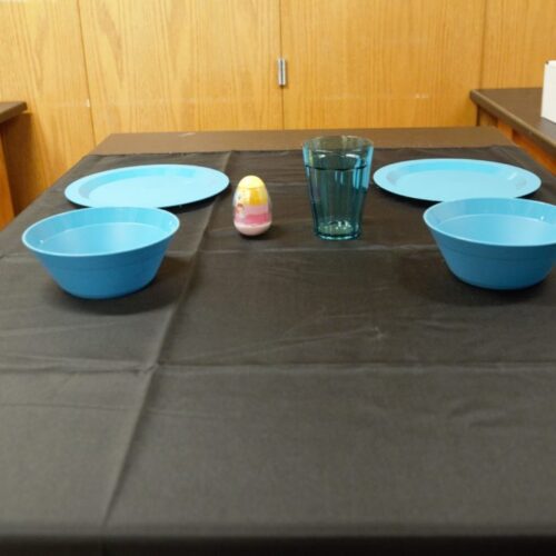 Table cloth and dishes