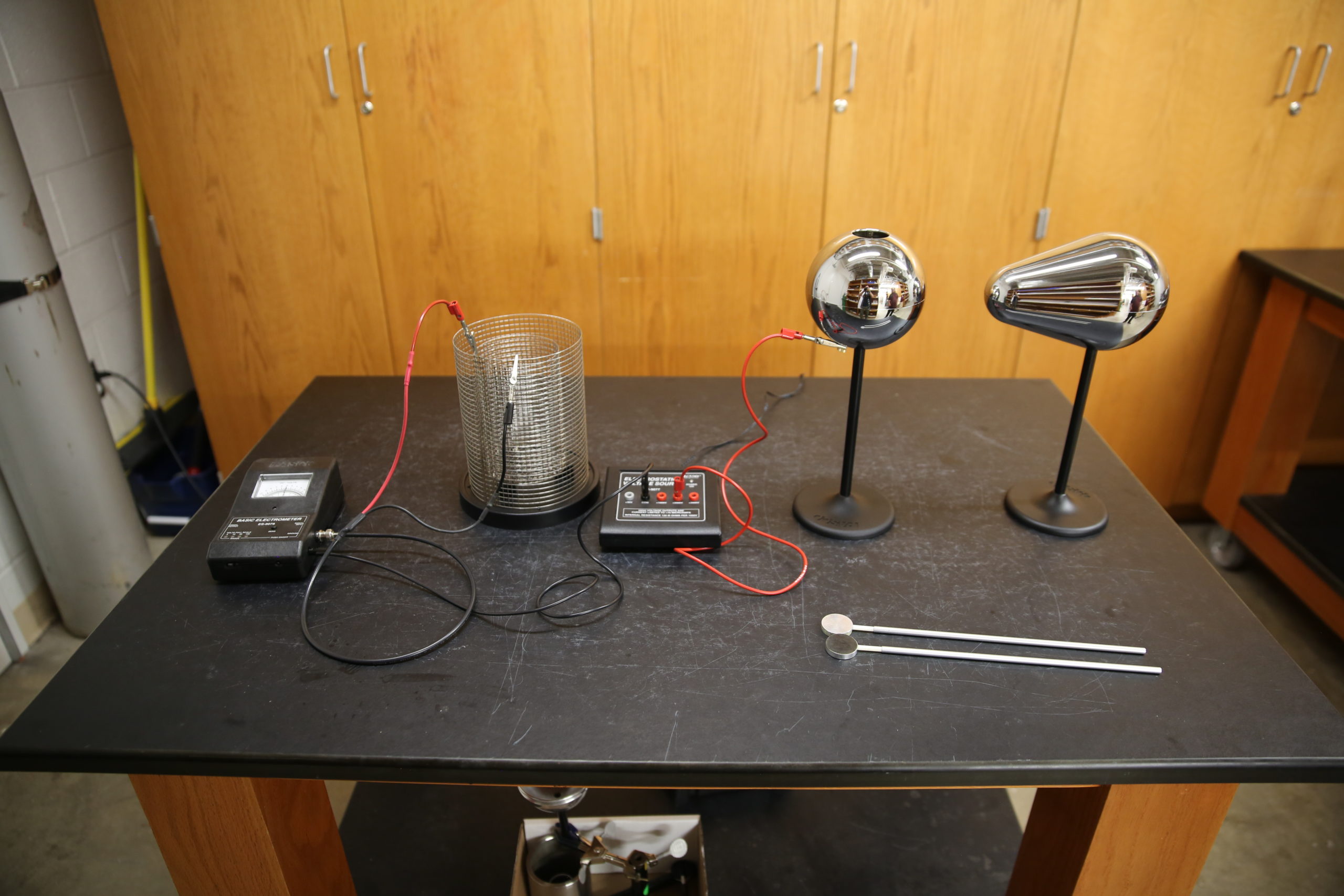 (5B20.15) Faraday “Ice Pail” TAMU Physics Lab Center