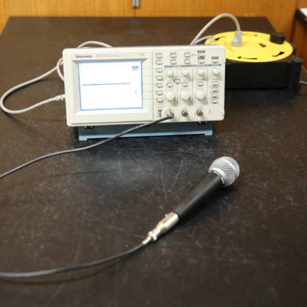 (3C55.70) Sound Waves Oscilloscope